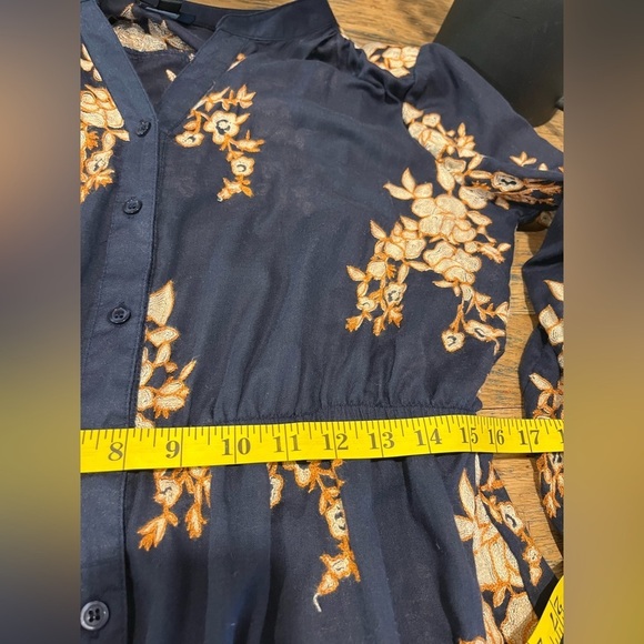 Embroidered Navy Floral Dress – ECI New York (Size 14) - Picture 5 of 12